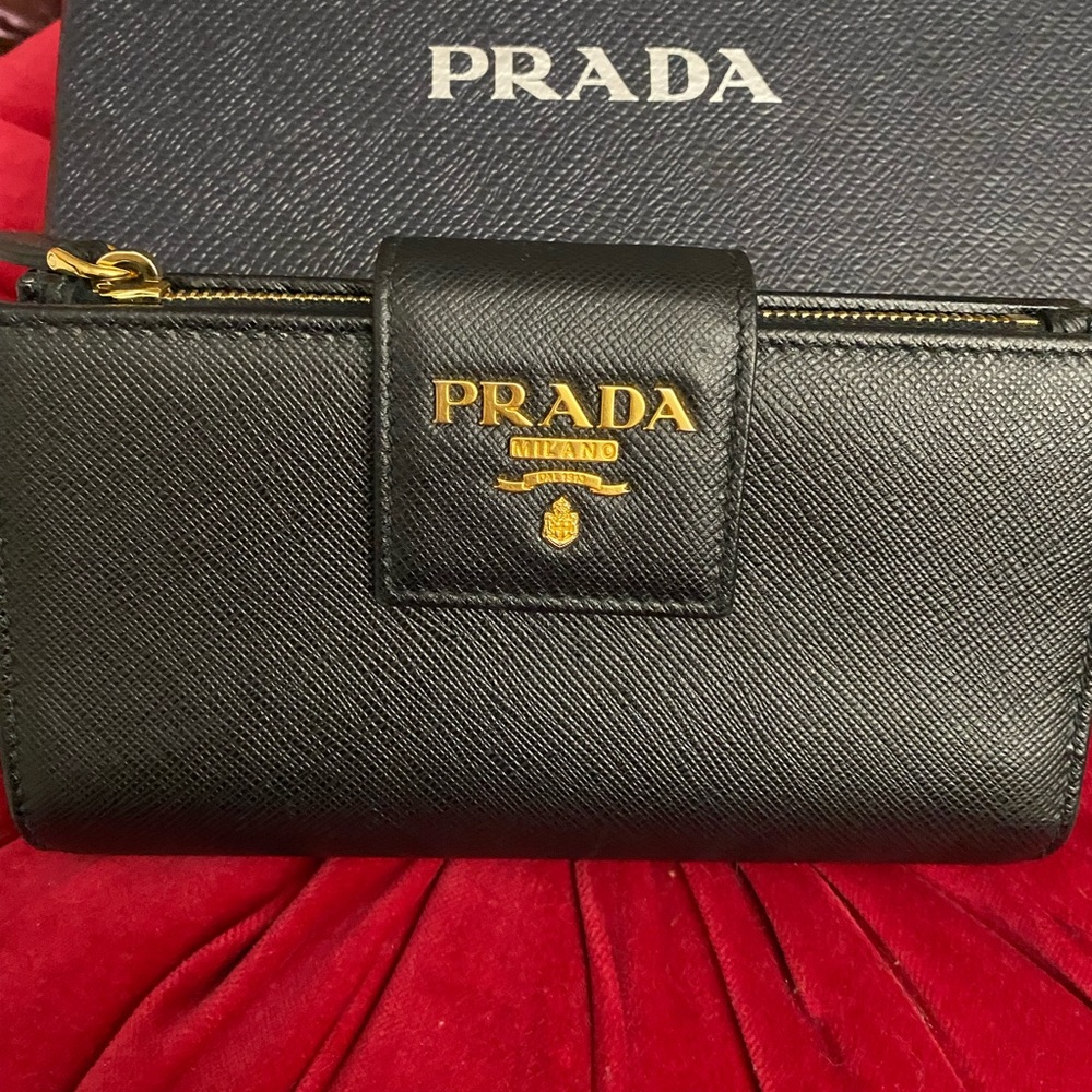 Preloved Prada wallet